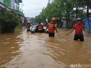 Belasan Desa di Kabupaten Pasuruan Banjir, Tinggi Air Ada yang 1,5 Meter Belasan Desa di Kabupaten Pasuruan Banjir, Tinggi Air Ada yang 1,5 Meter
