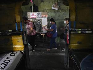 Batasi Mobilitas, Filipina Larang Warga Antivaksin Naik Angkutan Umum