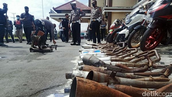 Bikin Telinga Budek, 165 Knalpot Brong Digergaji