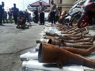 Bikin Telinga Budek, 165 Knalpot Brong Digergaji