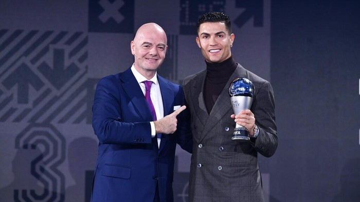 FIFA President Gianni Infantino, left, presents the FIFA Special Best Men's award to Cristiano Ronaldoduring the Best FIFA Football Awards 2021 in Zurich, Switzerland, Monday, Jan. 17, 2022. (Harold Cunningham/Pool Photo via AP)