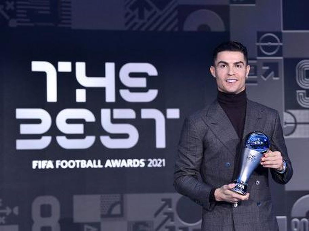 Penghargaan Spesial dari FIFA untuk Cristiano Ronaldo