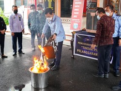 Kemenkum HAM Musnahkan Barang Bukti Kasus Merek Louis Vuitton Palsu