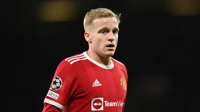 MANCHESTER, ENGLAND - DECEMBER 08: Donny van de Beek of Manchester United during the UEFA Champions League group F match between Manchester United and BSC Young Boys at Old Trafford on December 08, 2021 in Manchester, England. (Photo by Gareth Copley/Getty Images)