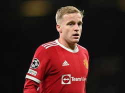Ten Hag Bisa Jadi Penyelamat Van De Beek di Man United?