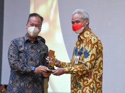 Jateng Raih KUR Award 2021, Ganjar: Ini Peluru Kebangkitan Ekonomi