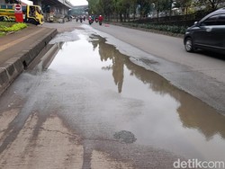 Genangan Aneh Jl DI Panjaitan Disebabkan Permukaan Jalan Tak Rata