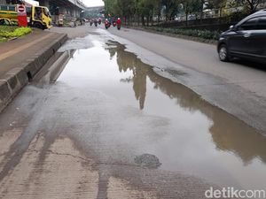 Genangan Aneh Jl DI Panjaitan Disebabkan Permukaan Jalan Tak Rata Genangan Aneh Jl DI Panjaitan Disebabkan Permukaan Jalan Tak Rata