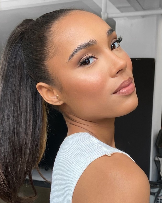 Soft sculpting makeup