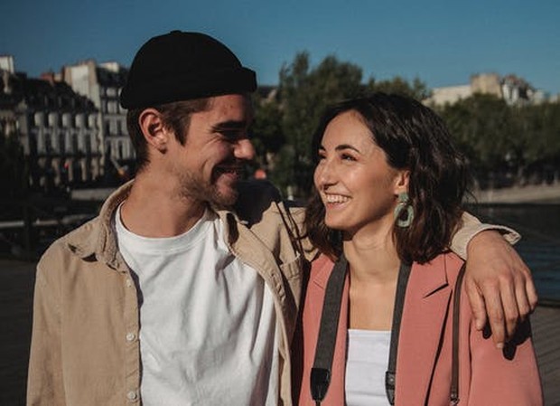 Mendengarkan Curhatan dan Keluh Kesahnya / foto : pexels.com/BethanyFerr Mendengarkan Curhatan dan Keluh Kesahnya / foto : pexels.com/BethanyFerr