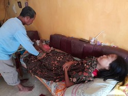 Tak Mampu Berobat, Ibu di Brebes Ini 2 Bulan Menahan Sakit
