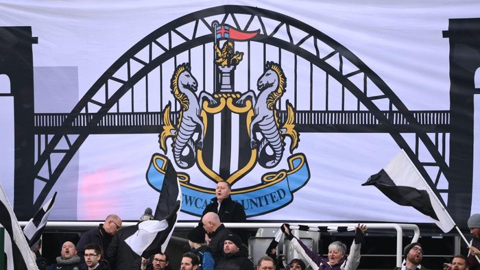 NEWCASTLE UPON TYNE, ENGLAND - JANUARY 15: A flag showing the Tyne Bridge is pictured alongside fans in the Gallowgate End during the Premier League match between Newcastle United and Watford at St. James Park on January 15, 2022 in Newcastle upon Tyne, England. (Photo by Stu Forster/Getty Images)