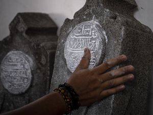 Batu Nisan Kuno Ini Diduga Peninggalan Kesultanan Palembang Batu Nisan Kuno Ini Diduga Peninggalan Kesultanan Palembang