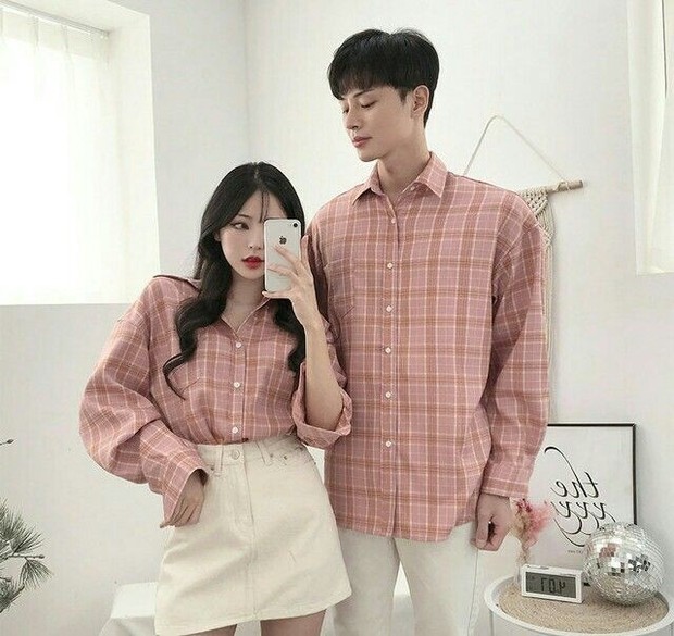 Perbedaan pakaian pria dan wanita/Foto: Pinterest.com/K-couple Perbedaan pakaian pria dan wanita