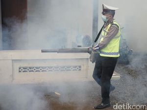 Kasus Demam Berdarah Naik, Polisi Ponorogo Gencarkan Fogging Kasus Demam Berdarah Naik, Polisi Ponorogo Gencarkan Fogging