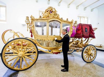 Potret Kereta Emas Bergambar Perbudakan yang Dipensiunkan Raja Belanda