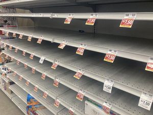 Imbas Omicron Bikin Rak-rak Supermarket Kosong di AS