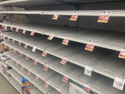 Imbas Omicron Bikin Rak-rak Supermarket Kosong di AS