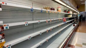 Begini Rak Supermarket AS yang Melompong, Apa yang Mau Dibeli?