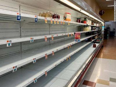 Begini Rak Supermarket AS yang Melompong, Apa yang Mau Dibeli?