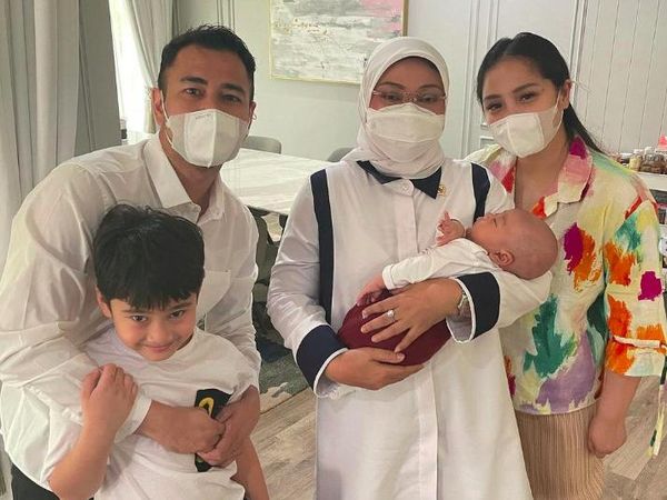 7 Potret Rayyanza dan Rafathar Dijenguk Menaker RI