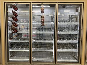 AS Krisis Pasokan Kebutuhan Pokok, Rak-rak Supermarket Kosong