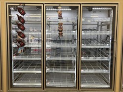 AS Krisis Pasokan Kebutuhan Pokok, Rak-rak Supermarket Kosong