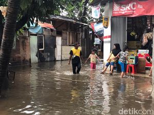 Diguyur Hujan 2 Jam, Rawa Bengkel Jakarta Barat Banjir