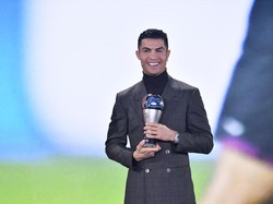 Ronaldo Diganjar Penghargaan Spesial FIFA 2021
