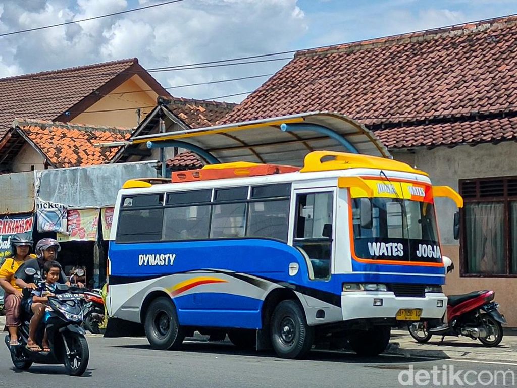 Kisah Bus Tuyul Kulon Progo, Andalan Kaum Lajon 90-an yang Kian Langka