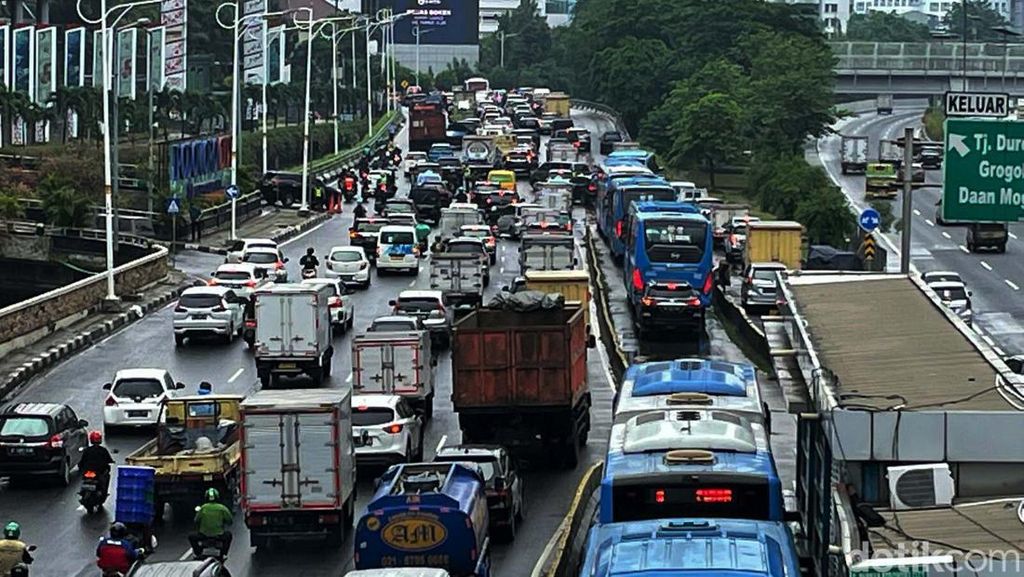 Tanjung Duren Banjir, Lalin Arah Grogol Macet Parah Tanjung Duren Banjir, Lalin Arah Grogol Macet Parah