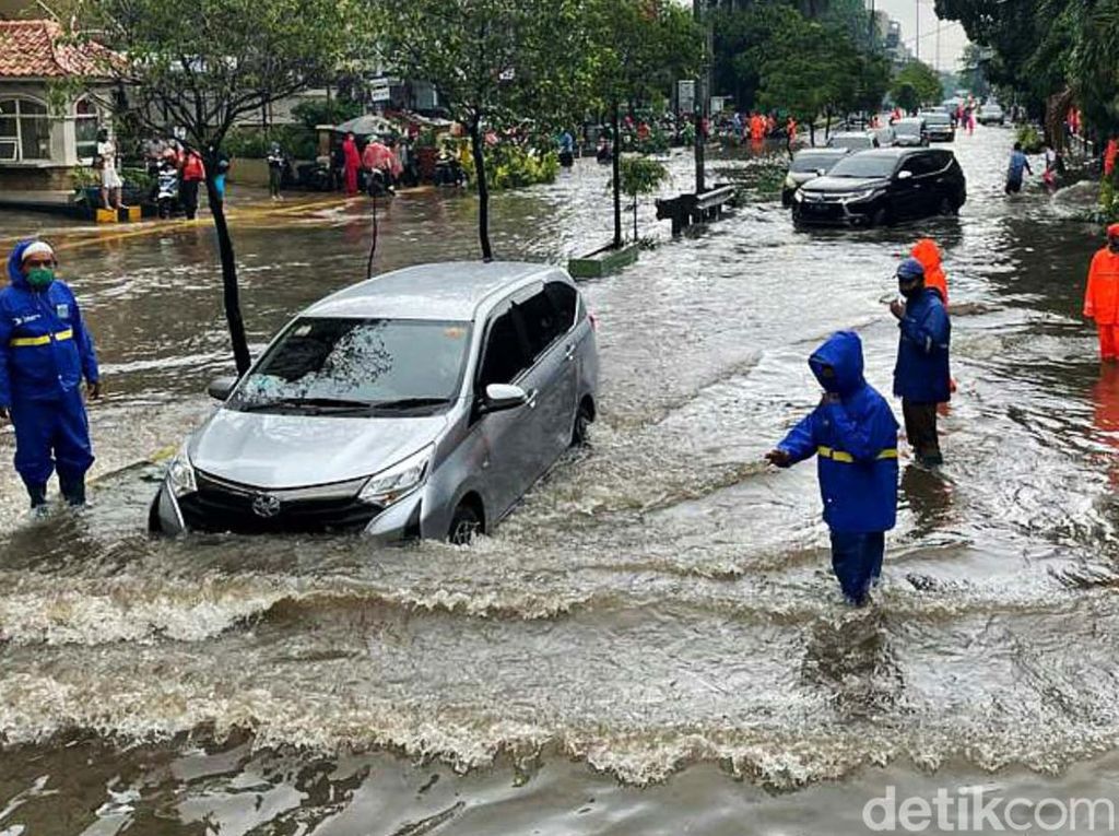 Waspada Water Hammer pada Mobil, Jangan Asal Terobos Banjir!