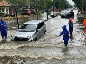 Waspada Water Hammer pada Mobil, Jangan Asal Terobos Banjir! Waspada Water Hammer pada Mobil, Jangan Asal Terobos Banjir!