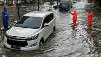 Bertambah Lagi Titik Banjir di Jakarta Hari Ini, Tinggi Air Ada yang 1 Meter