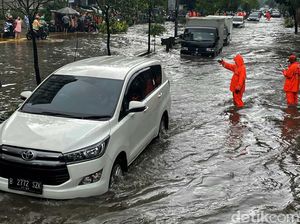 Bertambah Lagi Titik Banjir di Jakarta Hari Ini, Tinggi Air Ada yang 1 Meter Bertambah Lagi Titik Banjir di Jakarta Hari Ini, Tinggi Air Ada yang 1 Meter