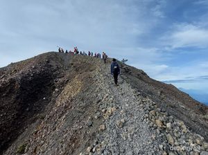 Ramai Desakan Pendaki Pemula Dilarang Naik Rinjani Buntut Tewasnya Juliana Ramai Desakan Pendaki Pemula Dilarang Naik Rinjani Buntut Tewasnya Juliana