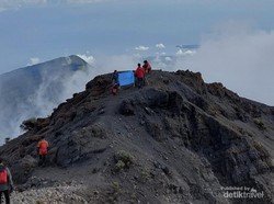 Mau Mendaki Gunung Lur? Ini Tips Biar Nggak Nyampah