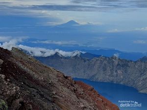 Pendaki Jangan Kemping di Puncak Gunung Agung!