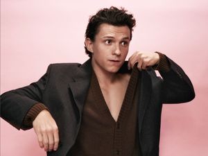 Tom Holland Janji Belajar Jaga Rahasia, Beneran Jadi James Bond? Tom Holland Janji Belajar Jaga Rahasia, Beneran Jadi James Bond?