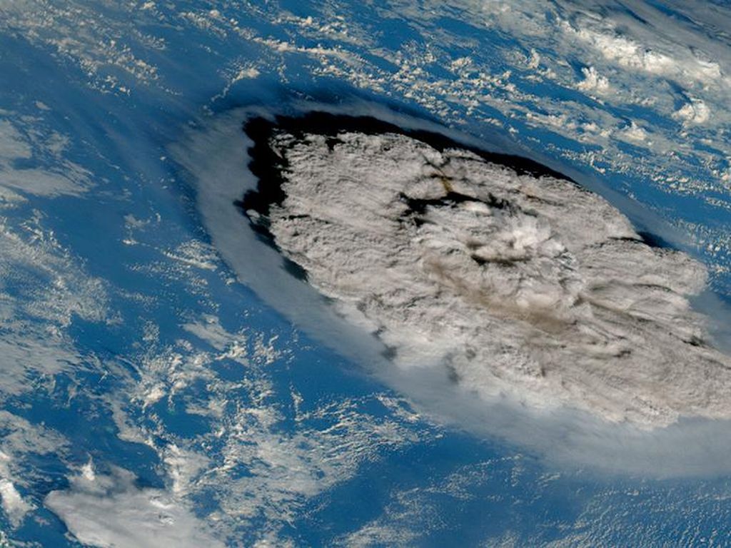 Letusan Gunung Api Tonga Lahirkan Pulau Baru di Samudra Pasifik