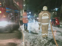 Minyak Tumpah di Jalan Ciledug Raya Jaksel, Pemotor Berjatuhan