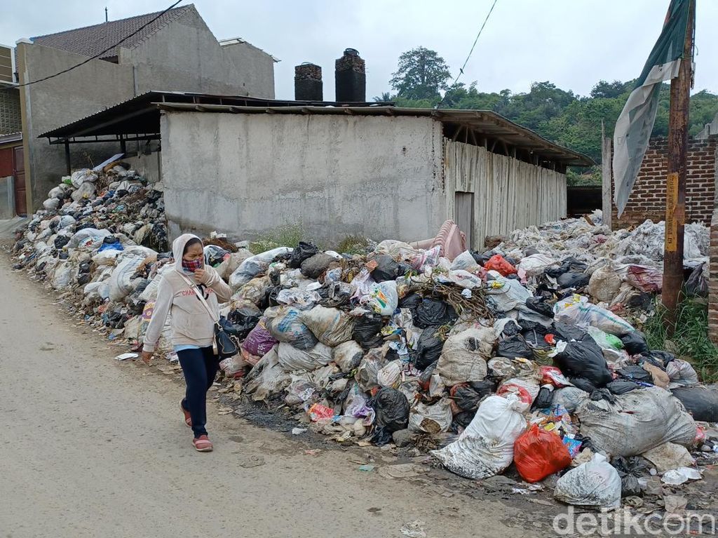 Pembakaran Sampah di TPS Bandung Dikeluhkan Warga, Ini Kata Pengelola