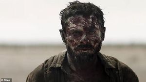 Foto: Penampilan Mengejutkan Zac Efron di Film Gold, Wajah Gosong & Bersisik