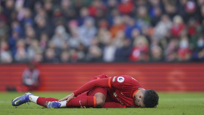 Liverpools Alex Oxlade-Chamberlain lies injured during an English Premier League soccer match between Liverpool and Brentford at Anfield in Liverpool, England, Sunday, Jan. 16, 2022. (AP Photo/Jon Super)