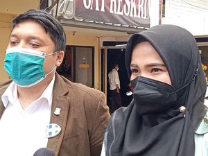 Amalia Fujiawati Beri Pesan Ini pada Bambang Pamungkas Amalia Fujiawati Beri Pesan Ini pada Bambang Pamungkas