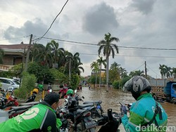 Banjir di Kencana Timur Jakbar Belum Surut Sejak Kemarin