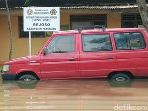 Banjir di Rejoso Pasuruan Setinggi 70 Cm Rendam Kantor Kecamatan Banjir di Rejoso Pasuruan Setinggi 70 Cm Rendam Kantor Kecamatan
