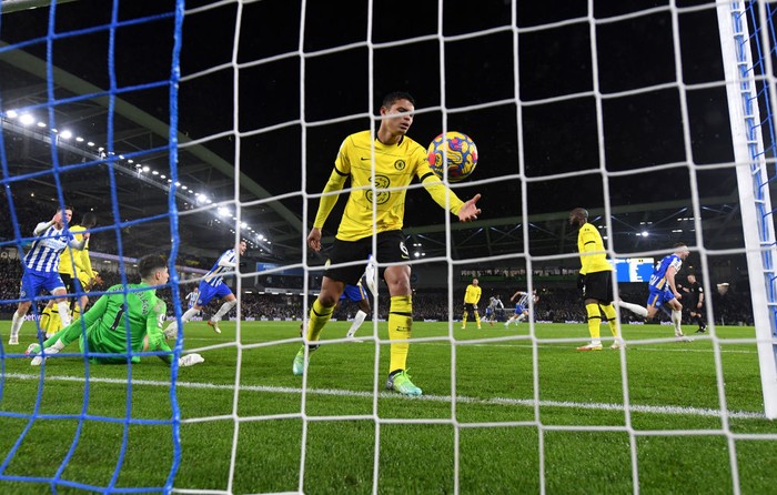 Brighton vs Chelsea BRIGHTON, ENGLAND - JANUARY 18: Thiago Silva of Chelsea reacts to their side's conceding the first goal scored by Adam Webster of Brighton & Hove Albion (Obscured Right) during the Premier League match between Brighton & Hove Albion and Chelsea at American Express Community Stadium on January 18, 2022 in Brighton, England. (Photo by Mike Hewitt/Getty Images)