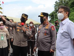Cegah Omicron Lewat PPLN, Kapolri Cek Prokes-Karantina di PLBN Entikong