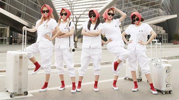 Crayon Pop dalam konsep single Uh-ee/ Foto: allkpop.com Sampul single Uh-ee dari Crayon Pop